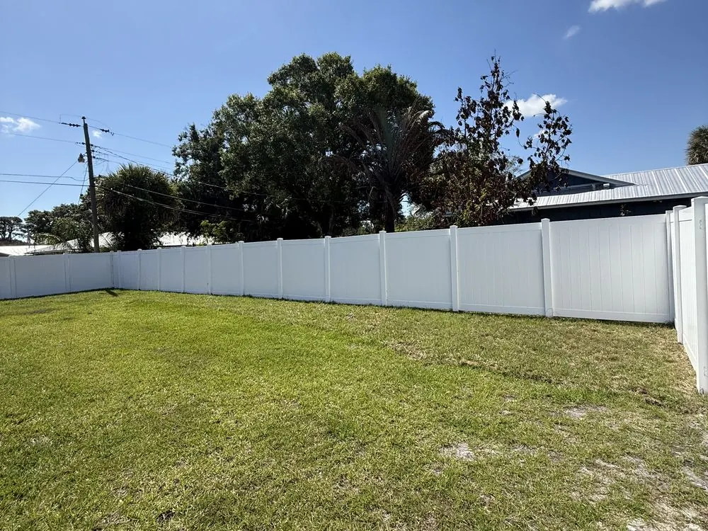 Vinyl privacy fence
